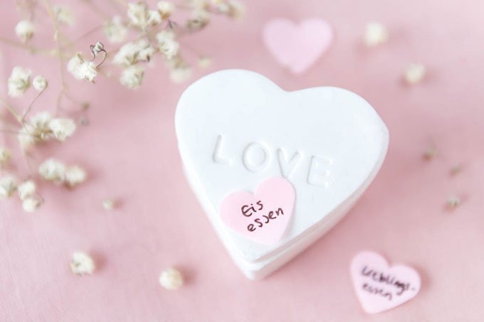 DIY Herz-Dose aus Fimo mit Gutscheinen zum Valentinstag oder Hochzeitstag